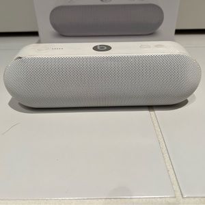 Beats pill+ model A1680- used